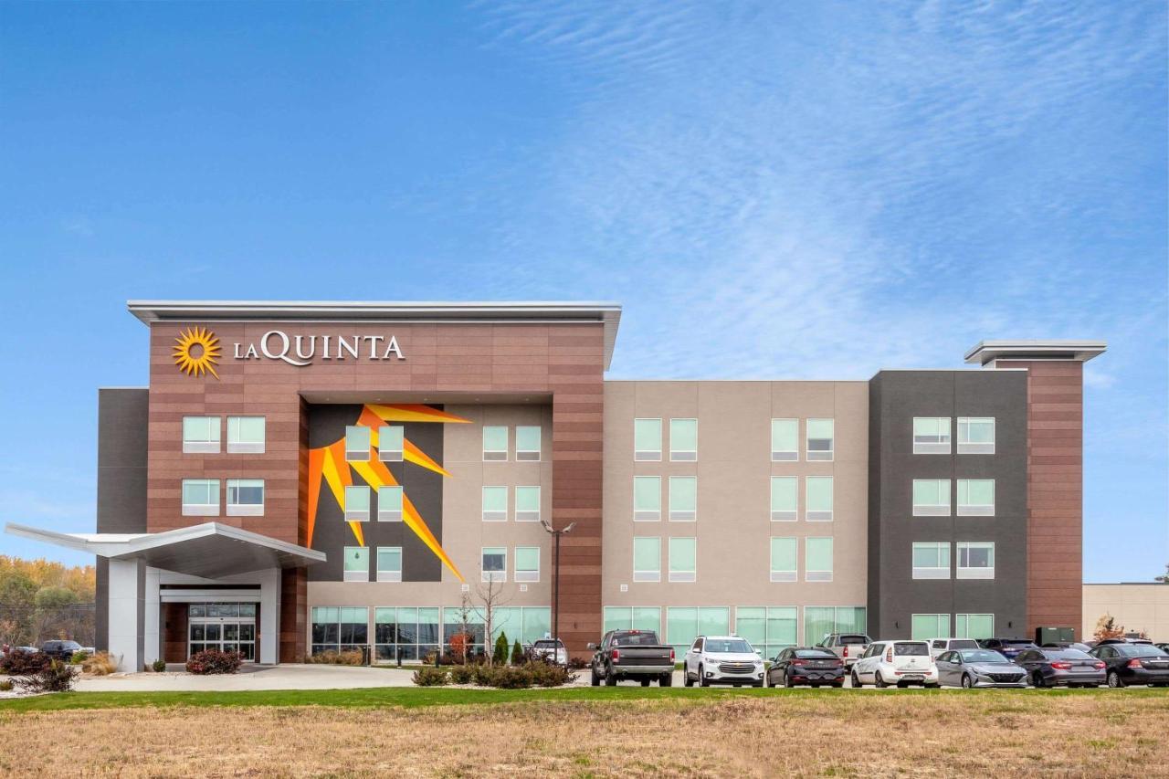 La Quinta Inn & Suites By Wyndham Shorewood Exteriör bild