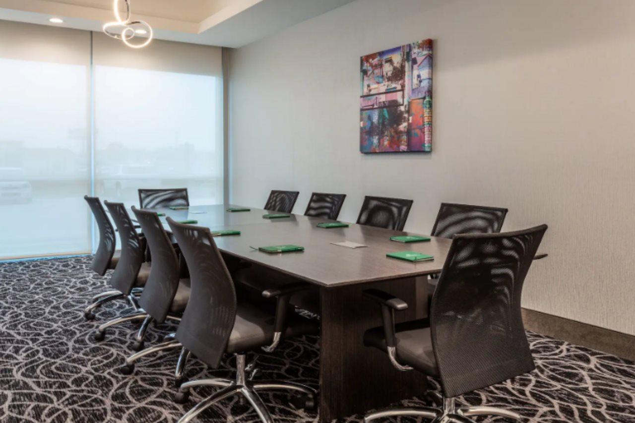La Quinta Inn & Suites By Wyndham Shorewood Exteriör bild